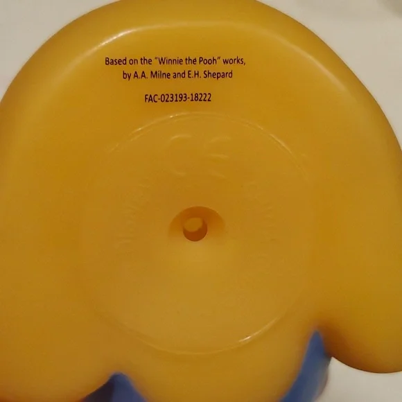Winnie The Pooh squeeze toy & bracelet - Picture 4 of 6